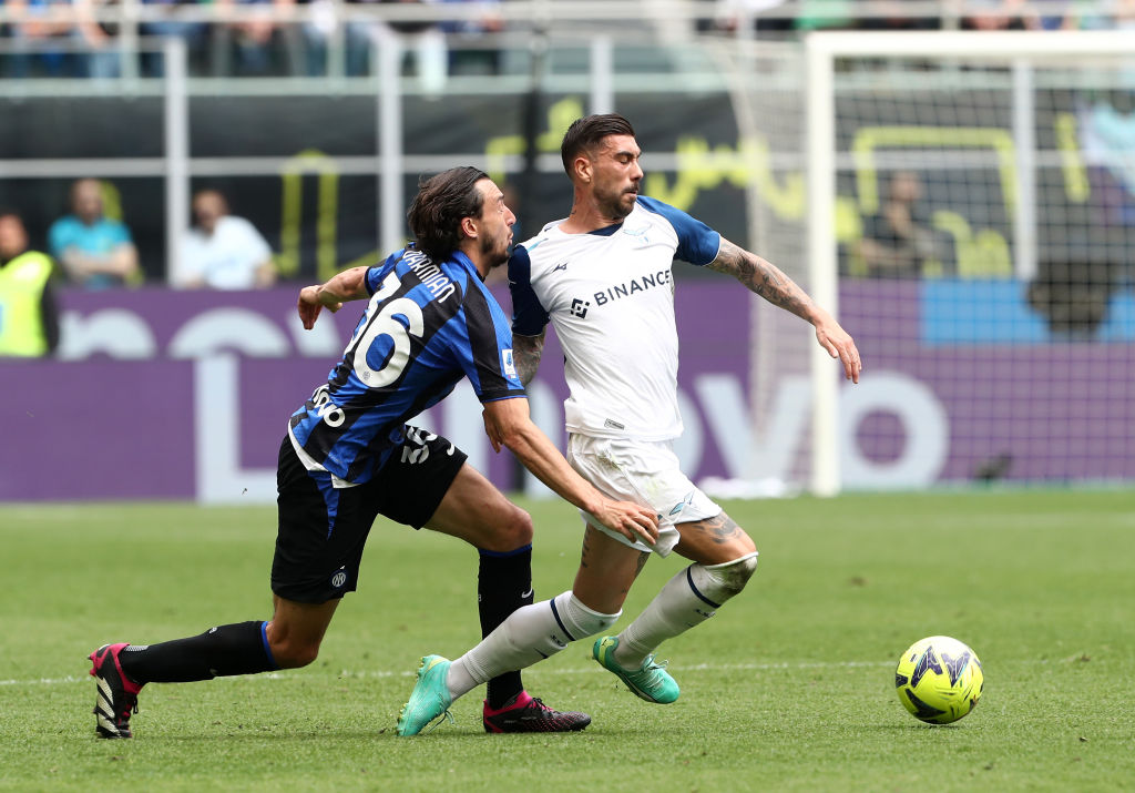 Uno scontro di gioco tra Darmian e Zaccagni (Getty Images)