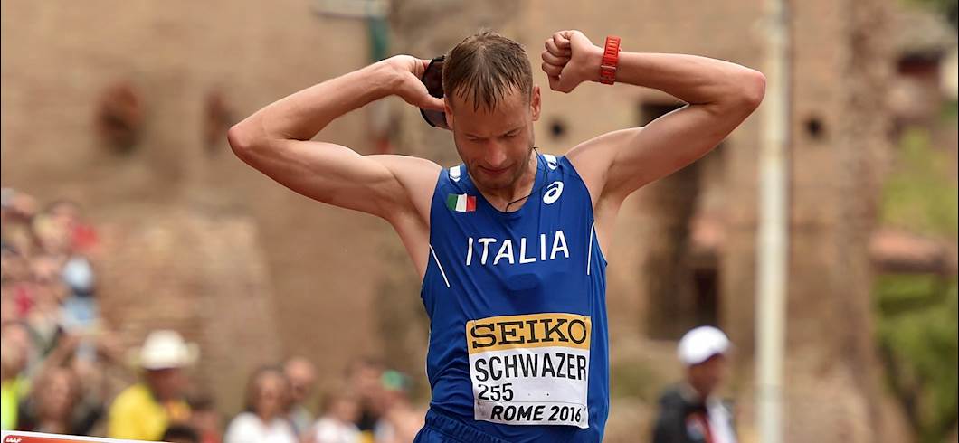 Copertina: Alex Schwazer cambia vita dopo la squalifica: si propone come allenatore