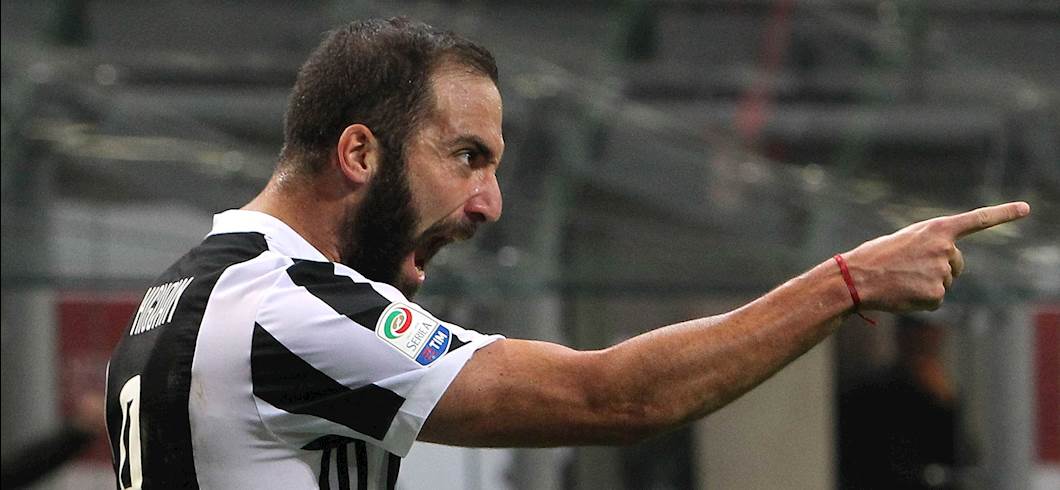 Copertina: Higuain, il messaggio via social: "Operazione OK! Nessun rispetto per chi mi augura il peggio solo perchè gioco a calcio..."