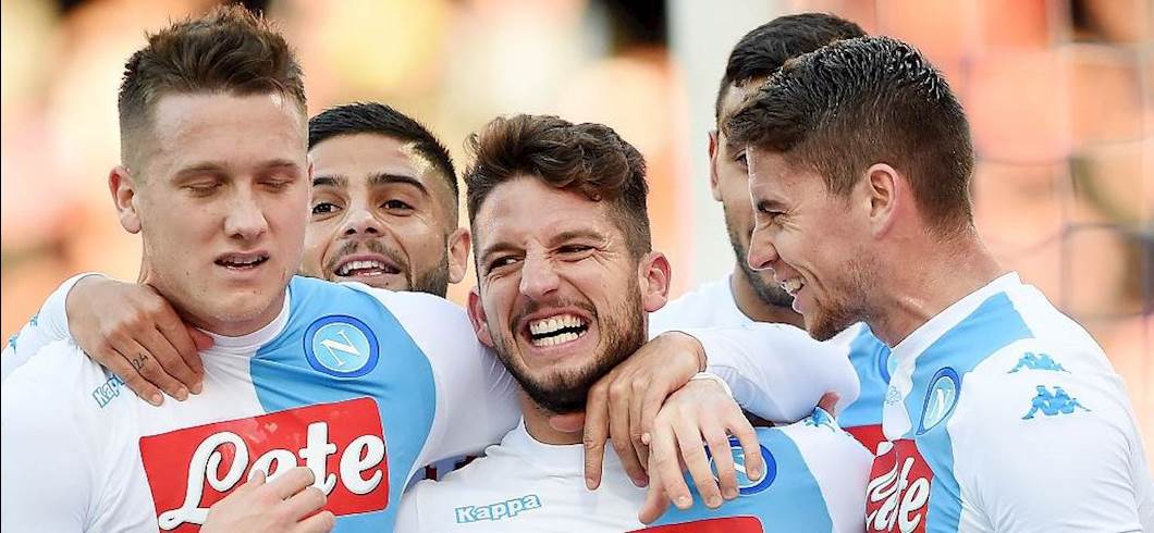 Copertina: Da Cavani a Higuain, zero nostalgia. La fase offensiva del Napoli è un work in progress di grande livello
