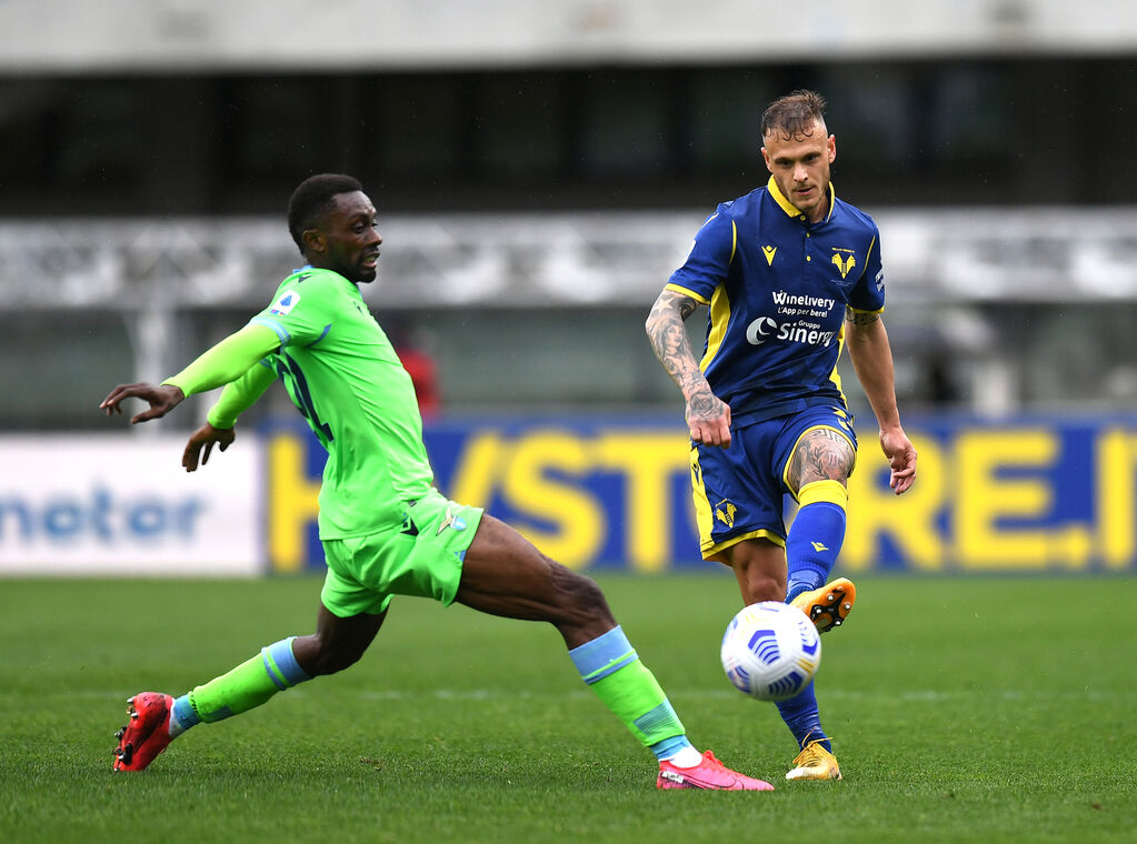 Dimarco in azione con la maglia del Verona (Getty)