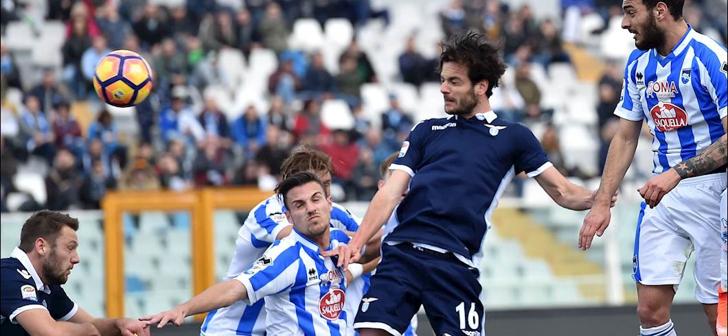Copertina: Lazio, Parolo come Larrivey e Cavani: tripletta solo con la testa