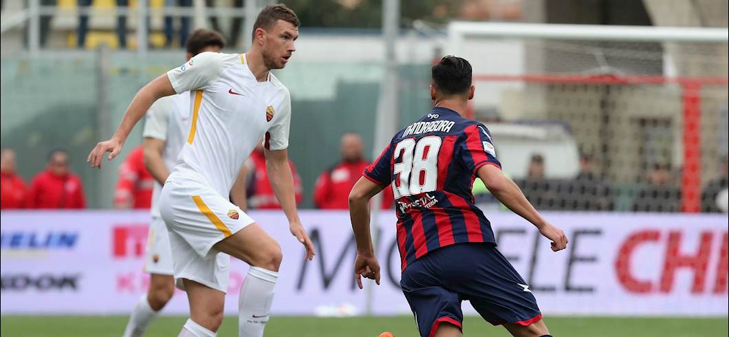 Copertina: La Roma si sbarazza del Crotone: El Shaarawy e Nainggolan a segno allo Scida, finisce 2-0