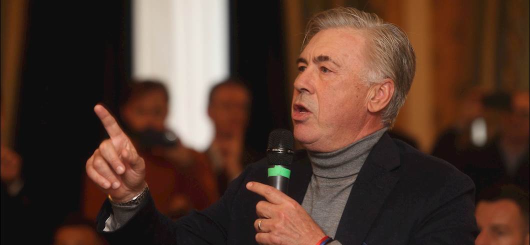 Copertina: UFFICIALE - Napoli: squadra in ritiro da mercoledì fino all'Udinese