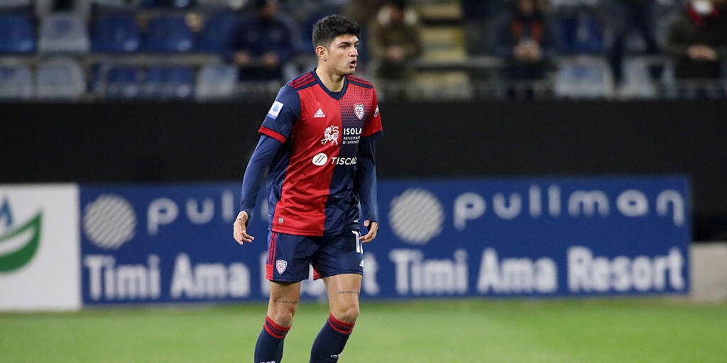 Copertina: Cagliari-Bologna 2-1: cronaca, tabellino e voti del Fantacalcio