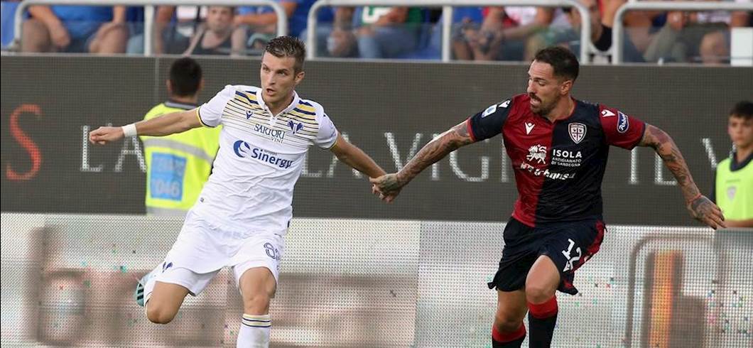 Copertina: Cagliari-Verona 1-1: tabellino, voti, assist e pagelle per il Fantacalcio