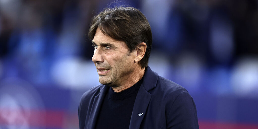 Copertina: Napoli, Conte: "Lobotka è a disposizione! Gilmour e Spinazzola hanno infiammazioni a livello pubalgico-adduttori"