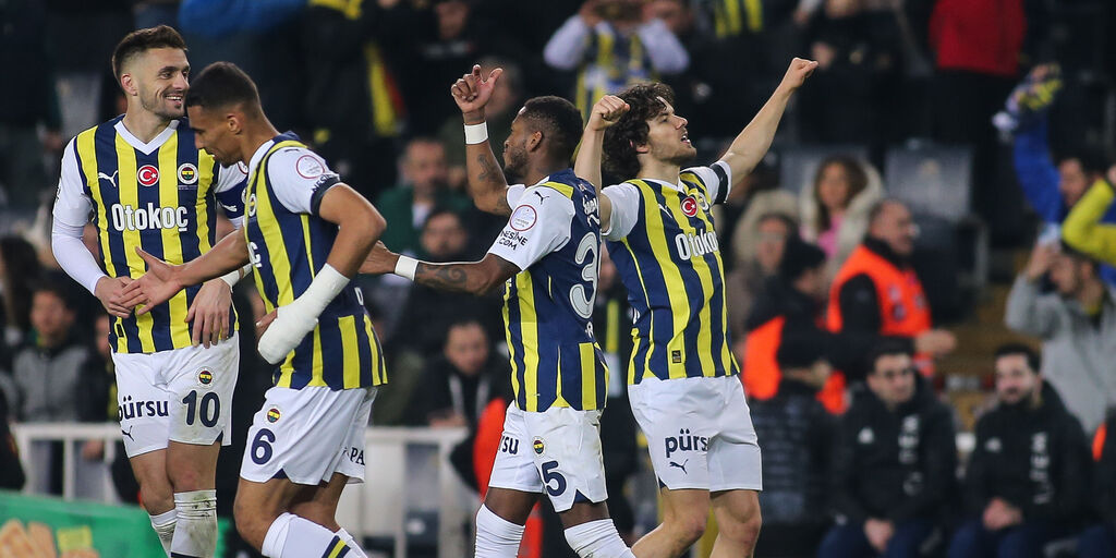 Copertina: Clamoroso in Turchia: il Fenerbahçe valuta di "emigrare" in un campionato estero
