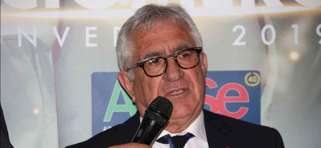Copertina: Crotone, il ds Ursino: "Questo non è calcio, vi spiego"
