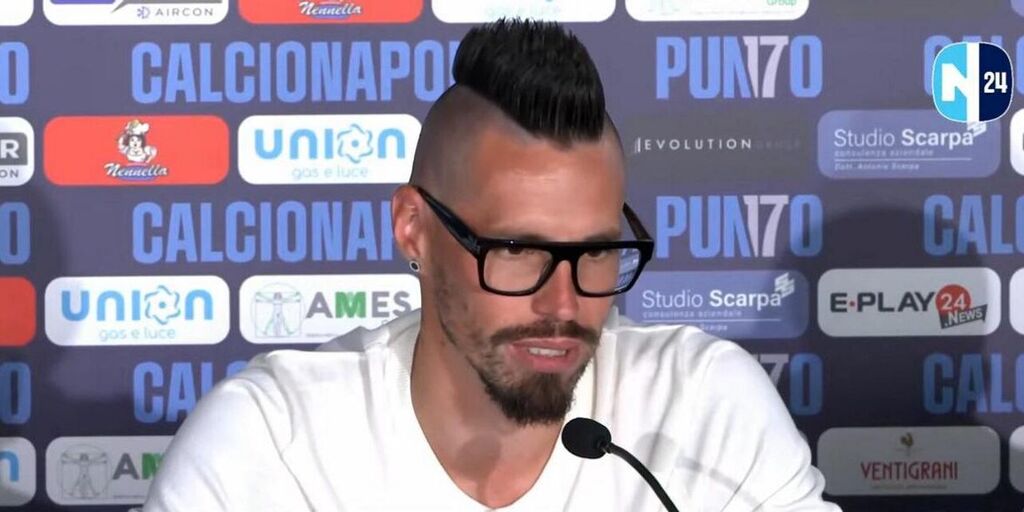 Copertina: Hamsik e l'addio al calcio: "Ho realizzato il mio sogno, spero di poter far parte del Napoli"