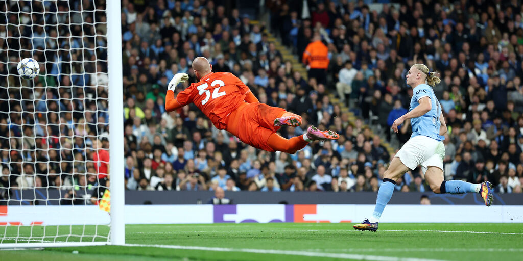 Copertina: Haaland e Doku bastano al City: è dominio contro un Napoli in dieci