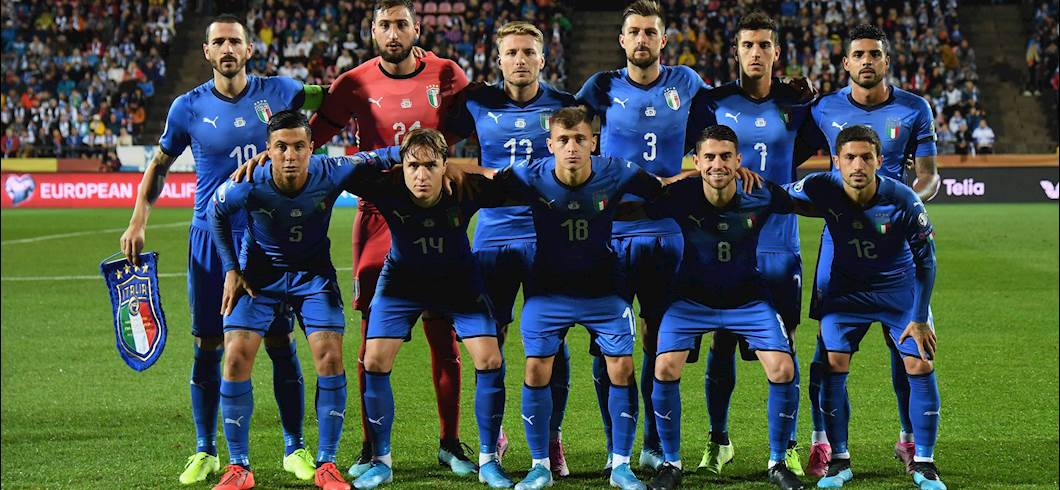Copertina: Maglia azzurra e tricolore: le verità dietro la terza maglia verde