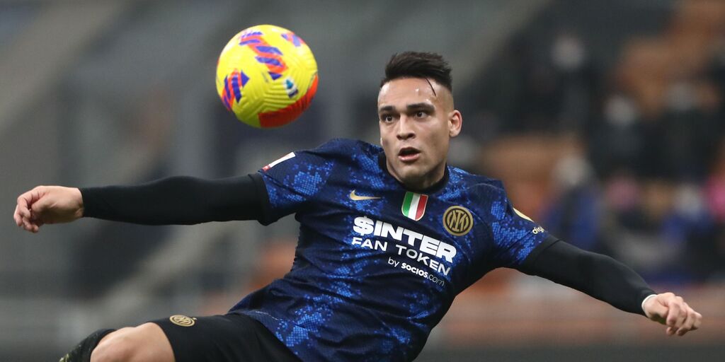 Copertina: Inter, manca poco al derby. Lautaro c'è. Darmian insidia Dumfries?
