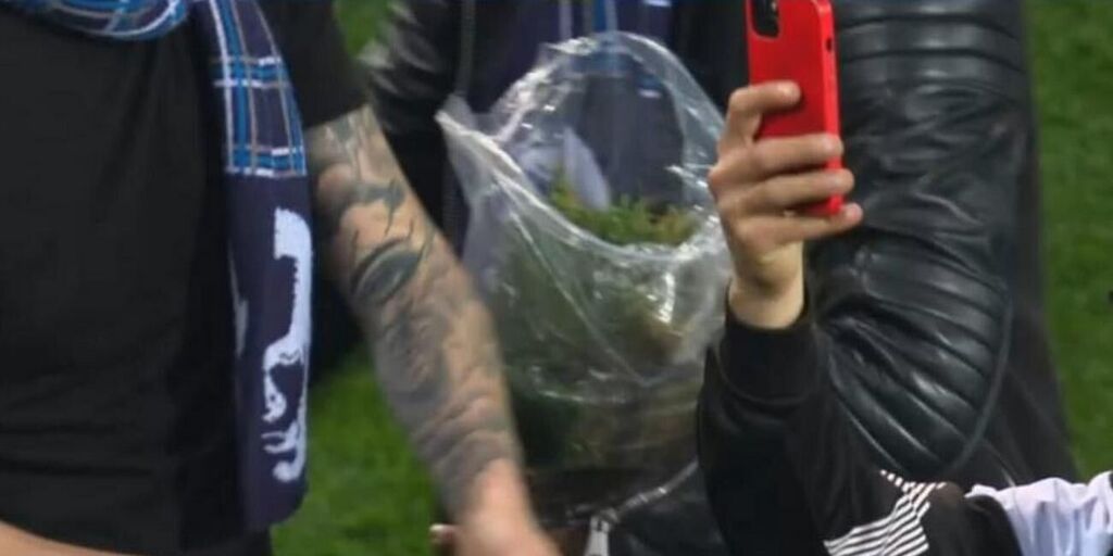 Copertina: Scudetto Napoli, spunta all'asta la zolla della Dacia Arena
