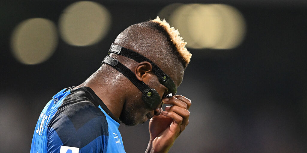 Copertina: Napoli, infortunio per Osimhen! Fuori nella gara contro il Liverpool