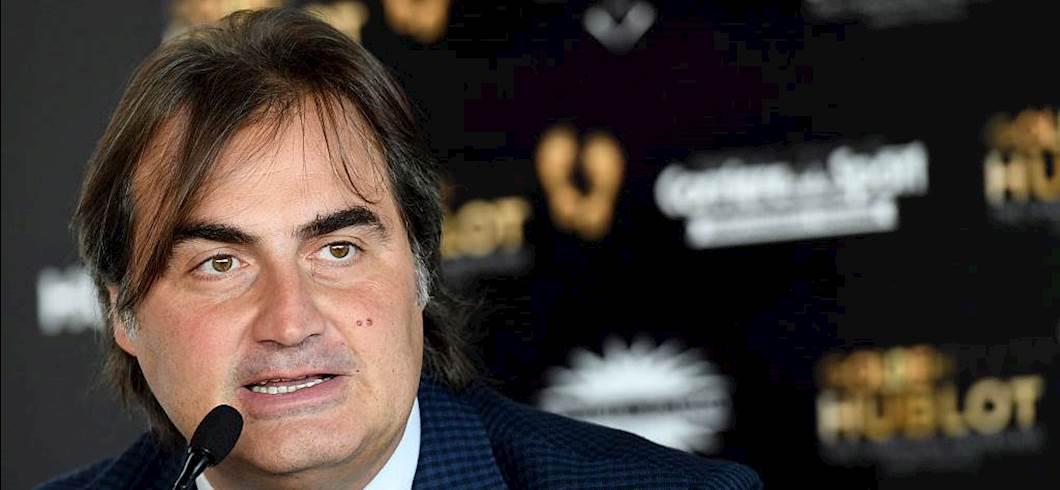 Copertina: VIDEO: Pierluigi Pardo assegna i voti alle canzoni di Sanremo 2025