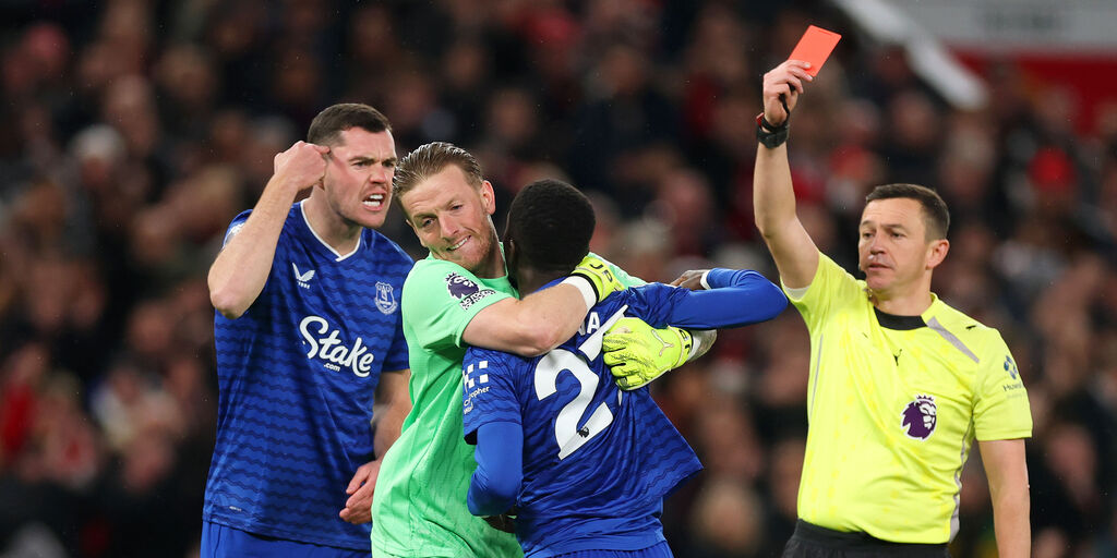 Copertina: Incredibile in United-Everton: Gueye schiaffeggia un compagno di squadra e viene espulso