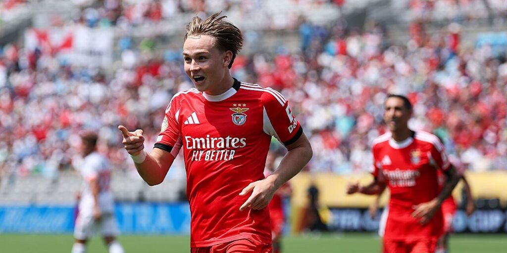 Copertina: Il Benfica stende il Bayern Monaco: decisivo Schjelderup