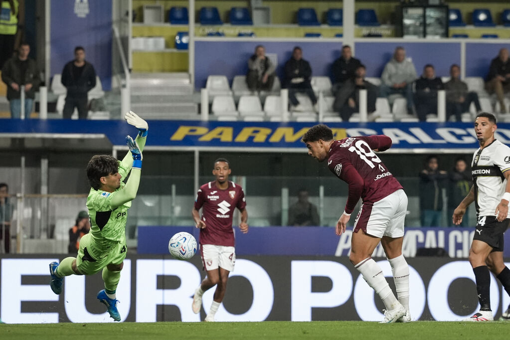 Parma - Torino 0-3, Adams di testa insacca il provvisorio raddoppio (LaPresse)
