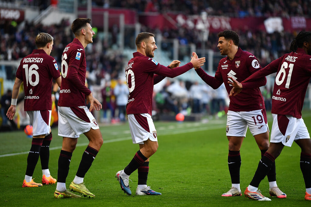 Vlasic celebra il gol dell'1-0 in Torino-Cagliari (Getty)