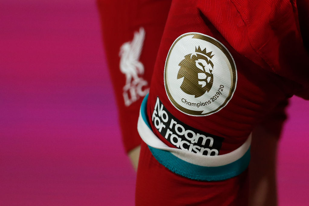 Premier League logo su Andrew Robertson (getty)