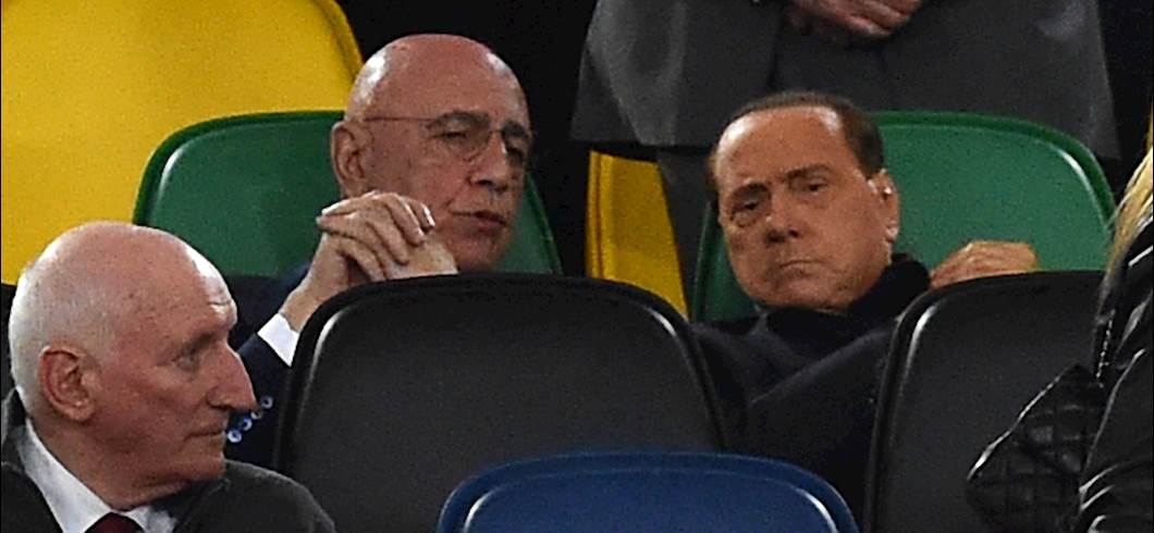 Copertina: Closing, segnali positivi: Fininvest dà l'ok, per il Milan i cinesi verseranno una nuova caparra