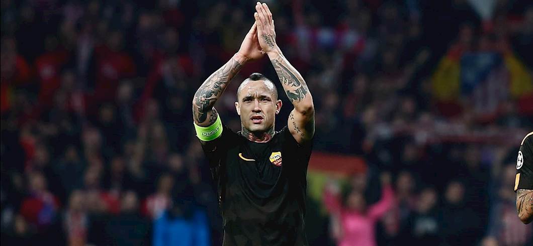 Copertina: Il Capodanno di Nainggolan finisce su Instagram: "Sono ubriaco fracico". Poi bestemmie e partita a paddle con gli amici
