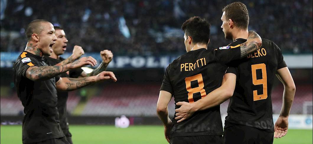 Copertina: Colpaccio della Roma che cala il poker al San Paolo e supera la Lazio. Il Napoli adesso sente l'odore della Juve  