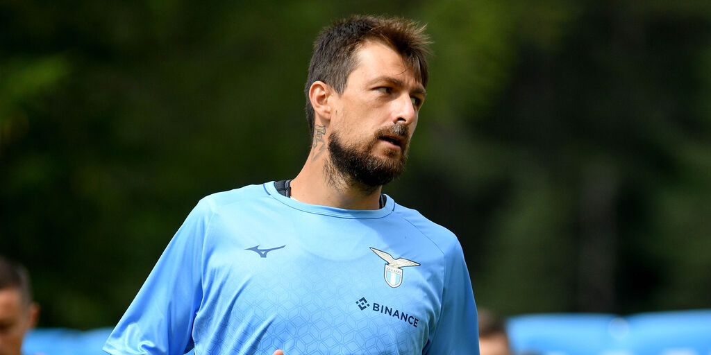 Copertina: Acerbi non convocato per il ritiro della Lazio: cessione sempre più vicina