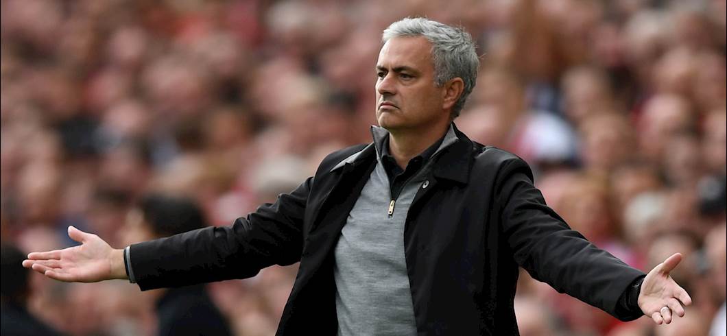 Copertina: Mourinho infiamma la conferenza: "Non biasimo Conte, ma io mai squalificato per calcioscommesse"