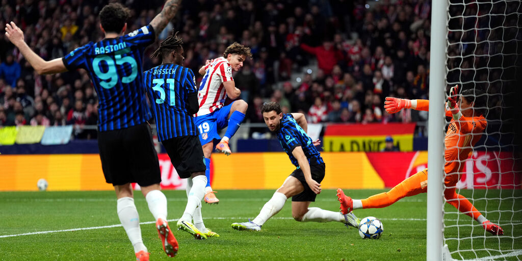 Copertina: Inter, che beffa! Gimenez gela Chivu al 93', primo stop per i nerazzurri