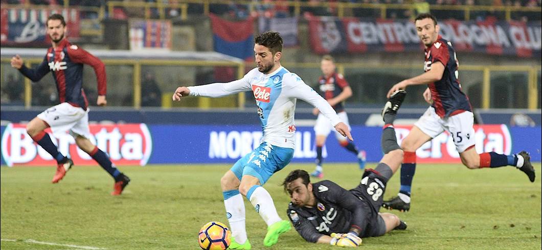 Copertina: Il Napoli esagera: 7-1! Bologna schiantato, triplette per Hamsik e Mertens