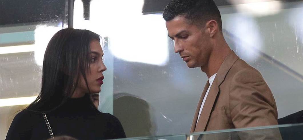 Copertina: La sorella di Ronaldo all'attacco: "Ucciso un uomo e una Nazionale". E Georgina...