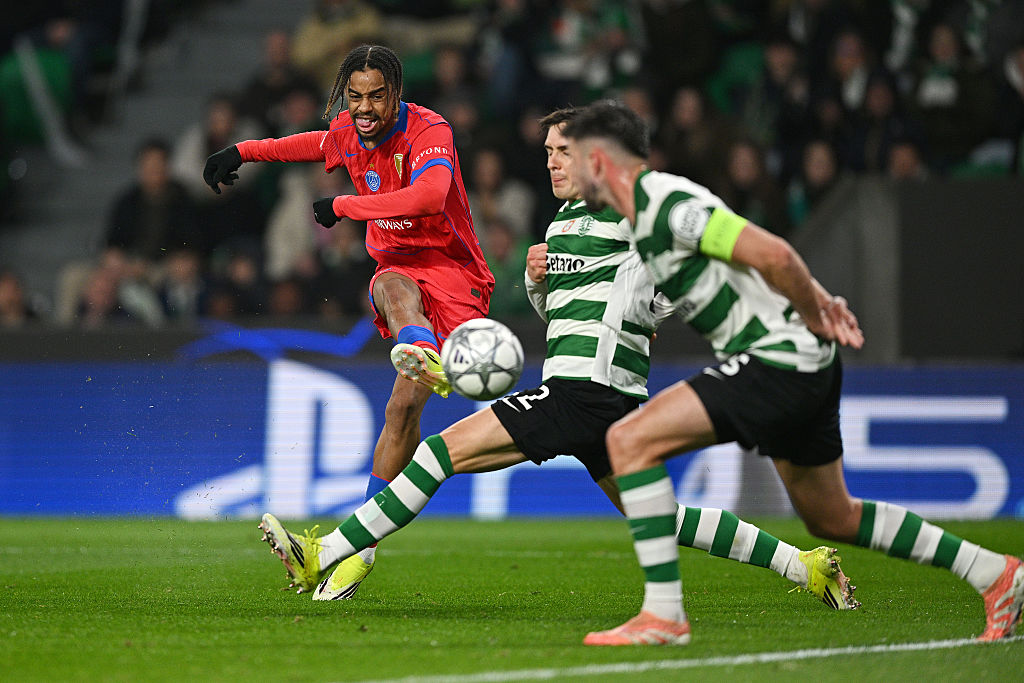 Barcola tenta una conclusione verso la porta dello Sporting (Getty Images)