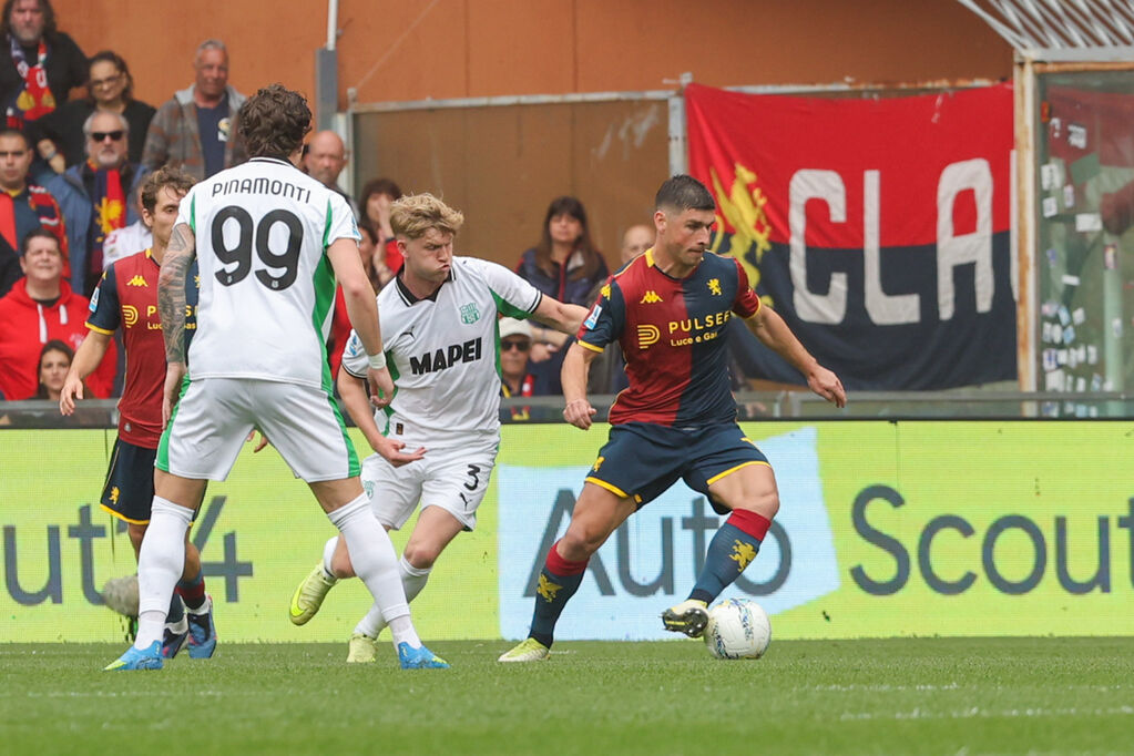 Malinovskyi in azione in Genoa-Sassuolo (LaPresse)