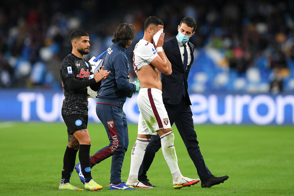 Torino, Mandragora esce in lacrime dal campo del Napoli dopo l'infortunio (Getty)