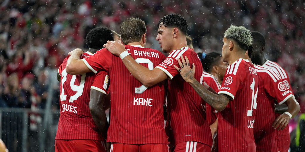 Copertina: Il Bayern Monaco a valanga stappa le Euroleghe. E' manita all'esordio