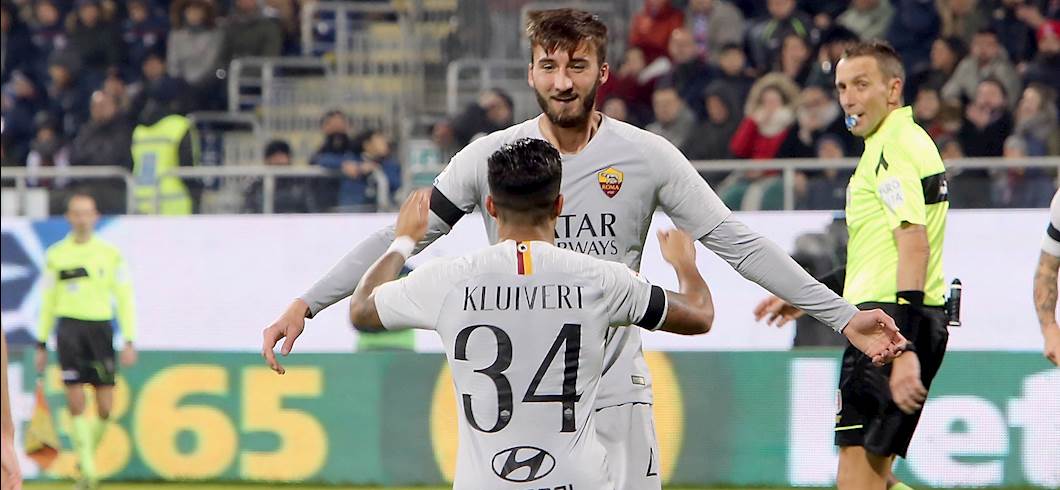 Copertina: Pazzesco alla Sardegna Arena: il Cagliari fa 2-2 con Sau in 9 contro 11, Roma allibita