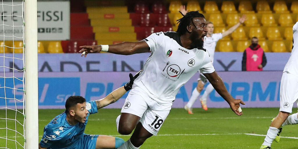 M'Bala Nzola non ci sarà contro il Crotone (Getty Images)