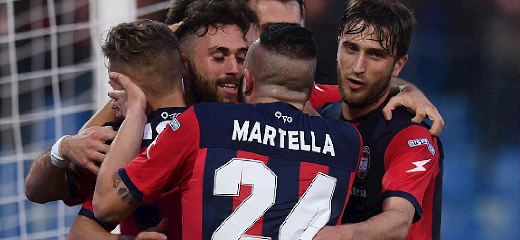 Copertina: Il Crotone getta le prime basi per il progetto serie A