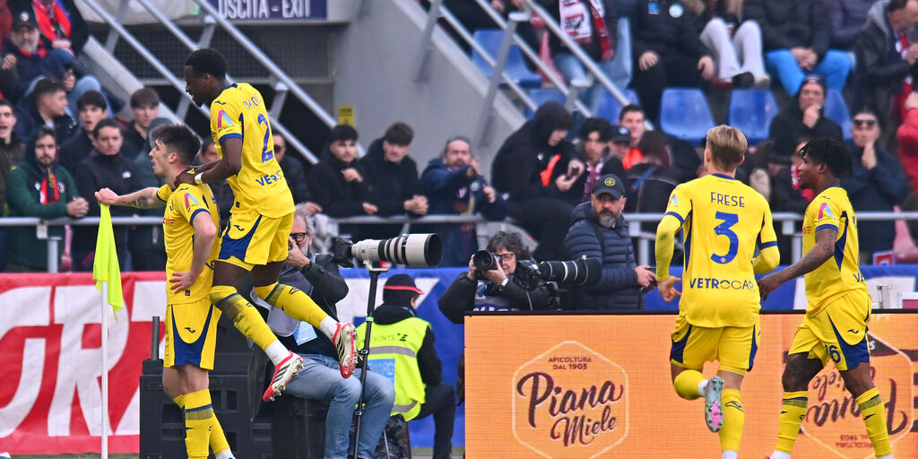 Copertina: Il Verona la ribalta a Bologna, Bowie regala tre punti agli scaligeri