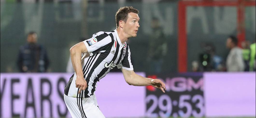 Copertina: Juventus, Lichtsteiner: "Vi racconto Pirlo, ecco perchè non vinciamo la Champions"