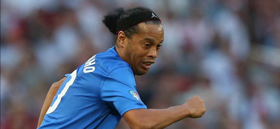 Copertina: Ronaldinho, che spettacolo in spiaggia col footvolley! Il video
