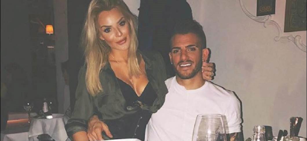 Copertina: #FANTAWAGS - Chloe Sanderson, la bella 'wag' di Santon