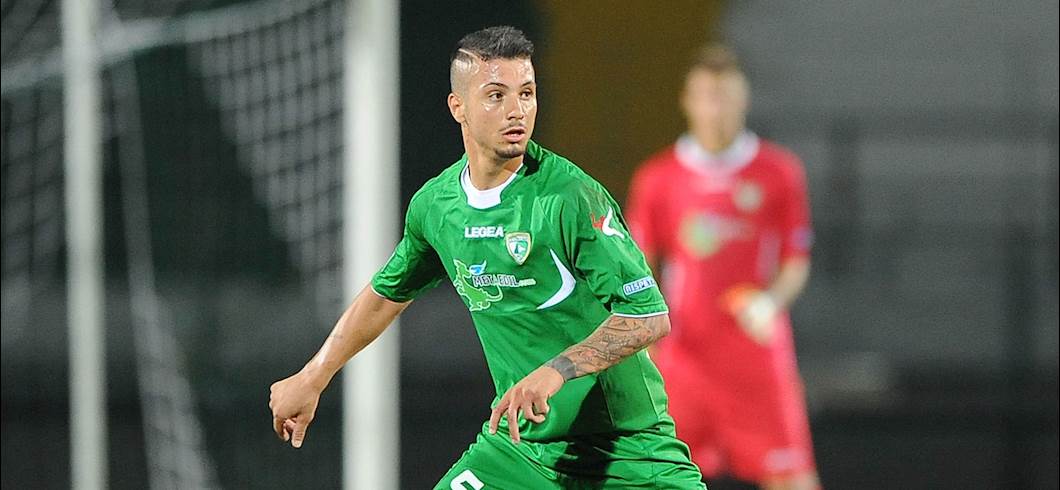 Copertina: Izzo, il Tribunale ha deciso: 18 mesi di squalifica per il difensore. -3 all'Avellino, assolti Pisacane e Arini