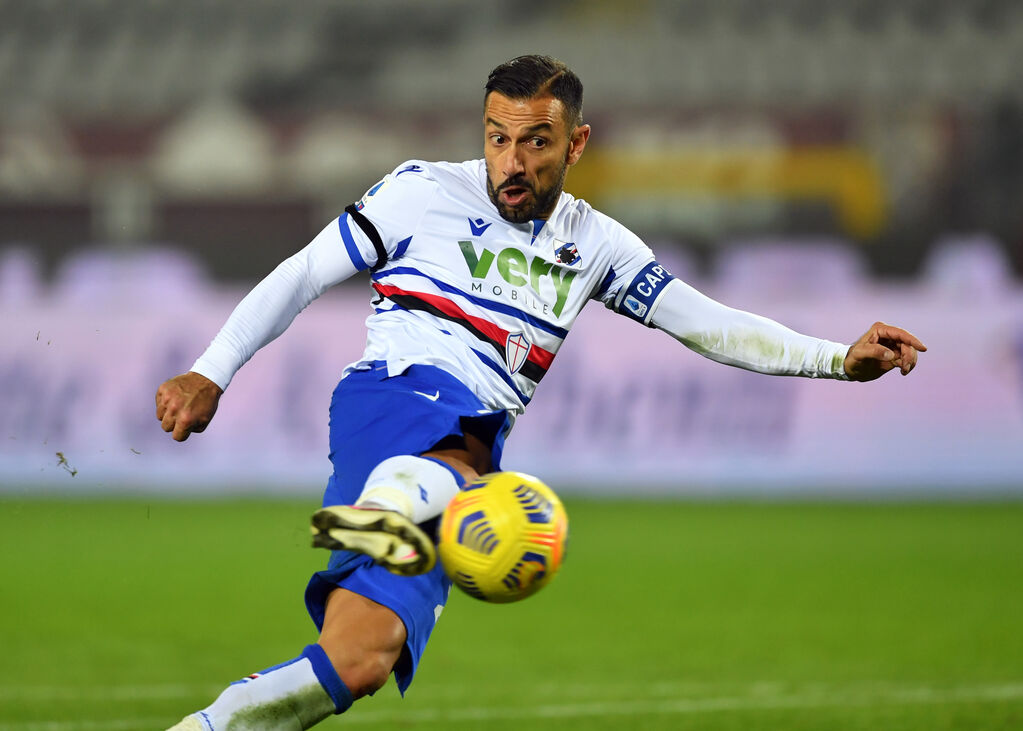 Quagliarella colpisce in rete il pallone dell'1-2 contro il Torino (Getty)