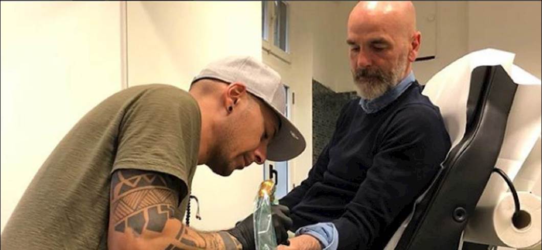 Copertina: Astori sulla pelle: anche Pioli, dopo Biraghi, decide di tatuarsi DA13