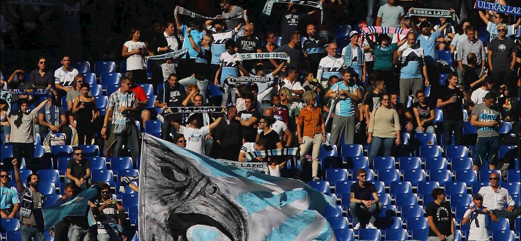 Copertina: Lazio, i tifosi protestano: sit-in sotto la sede della FIGC contro i torti arbitrali