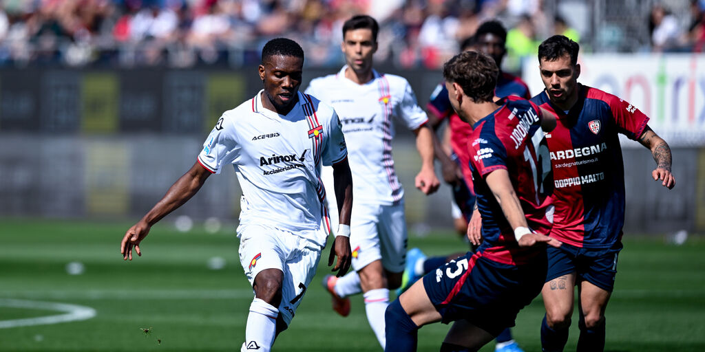 Copertina: Il Cagliari batte la Cremonese e vede la salvezza, decide Esposito