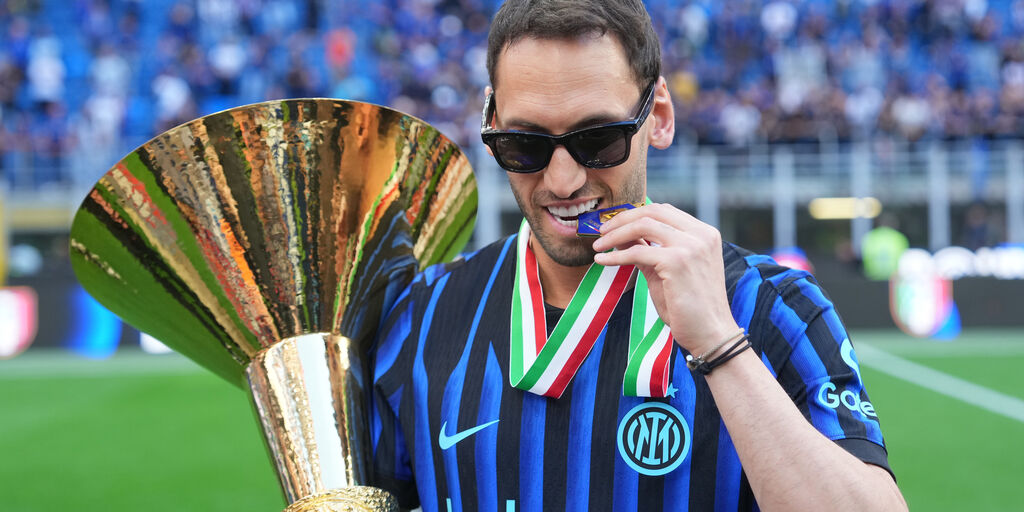 Copertina: Inter, Calhanoglu: "Mi auguro di avere meno infortuni, il rinnovo..."